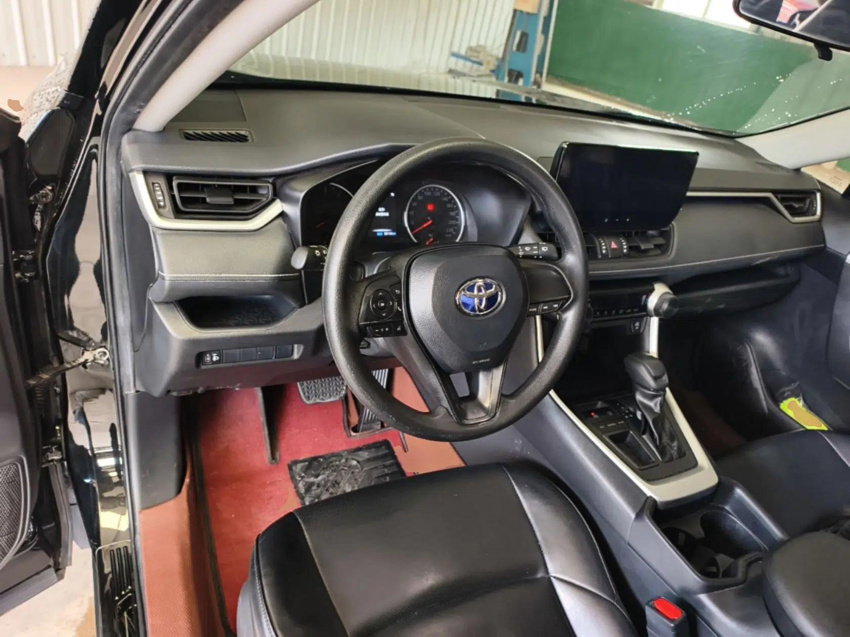 Toyota Wildlander 2023 2.0L CVT Two-Wheel Drive Leading Edition — миниатюра 17