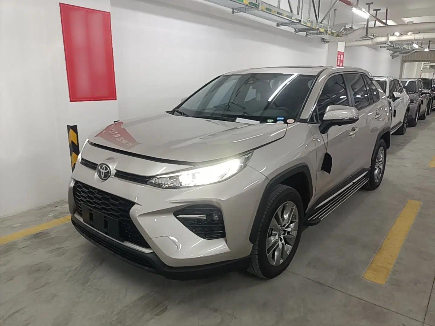 Toyota Wildlander 2020 2.0L CVT Two-Wheel Drive Luxury Edition — миниатюра 1