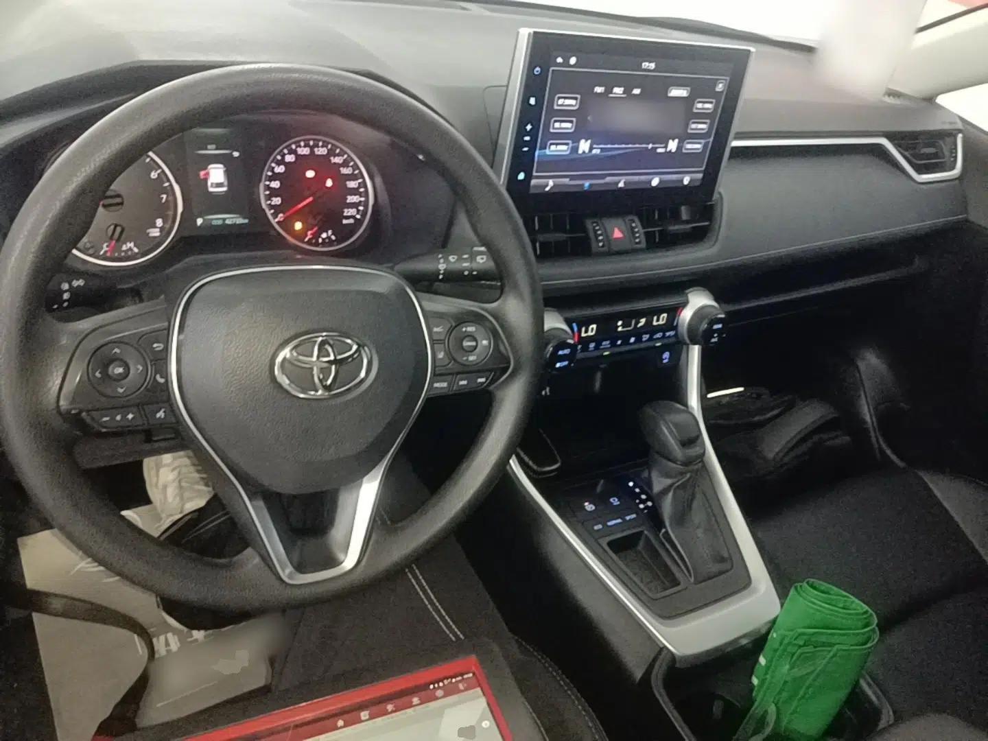 Toyota Wildlander 2020 2.0L CVT Two-Wheel Drive Luxury Edition — миниатюра 17