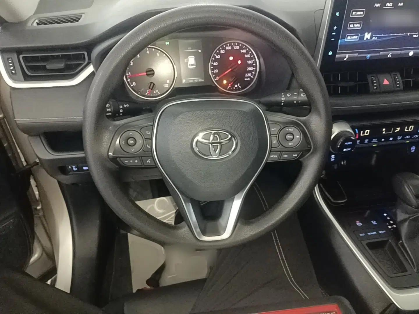Toyota Wildlander 2020 2.0L CVT Two-Wheel Drive Luxury Edition — миниатюра 18