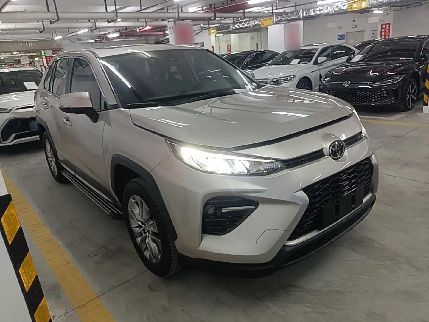 Toyota Wildlander 2020 2.0L CVT Two-Wheel Drive Luxury Edition — миниатюра 3