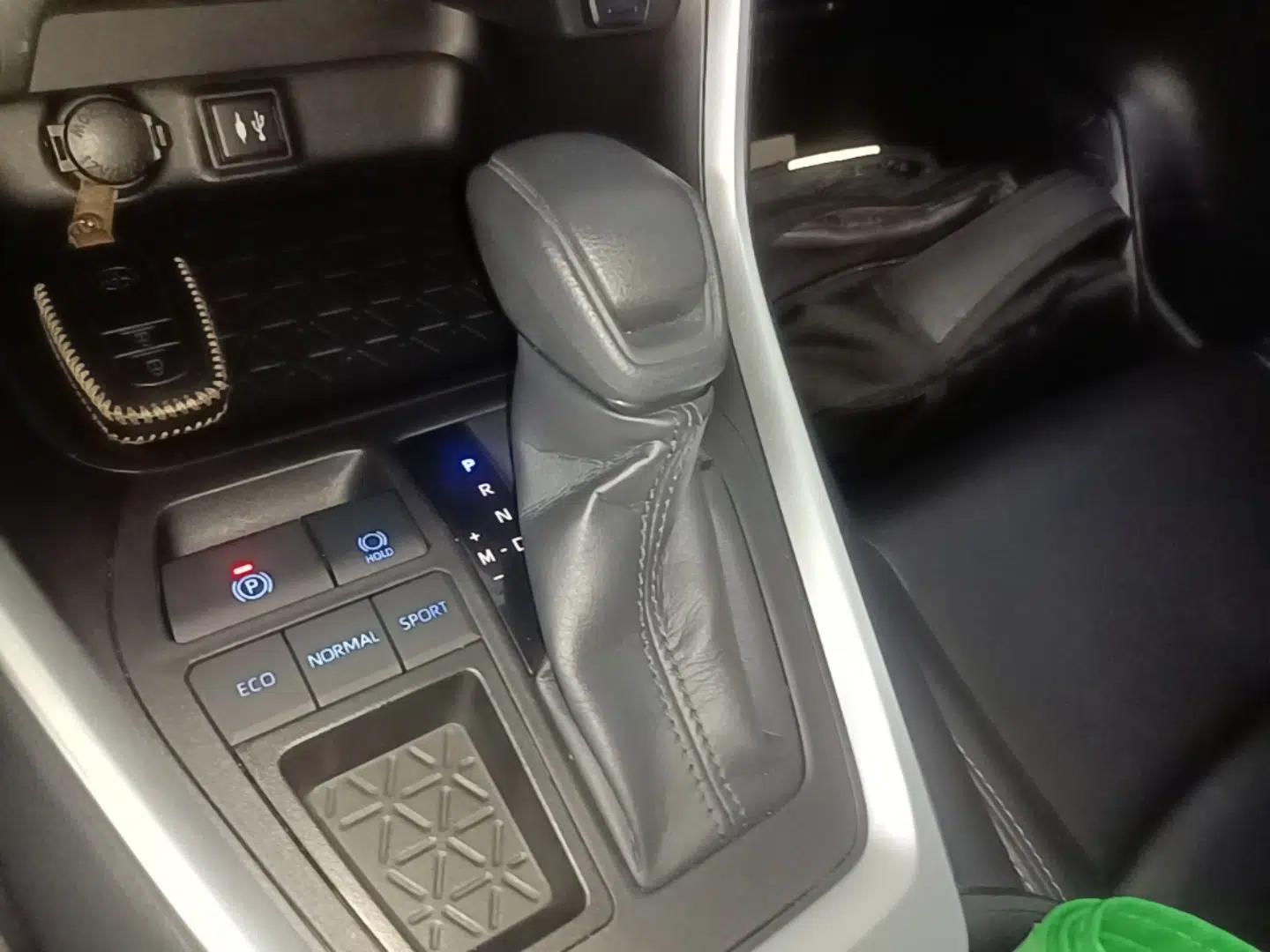 Toyota Wildlander 2020 2.0L CVT Two-Wheel Drive Luxury Edition — миниатюра 21
