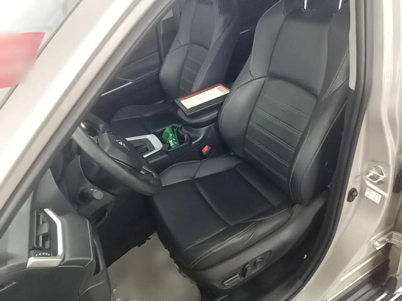 Toyota Wildlander 2020 2.0L CVT Two-Wheel Drive Luxury Edition — миниатюра 22