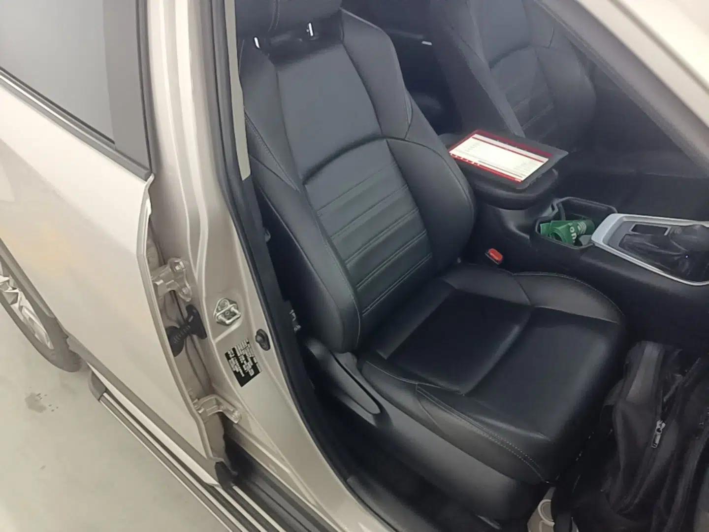 Toyota Wildlander 2020 2.0L CVT Two-Wheel Drive Luxury Edition — миниатюра 24