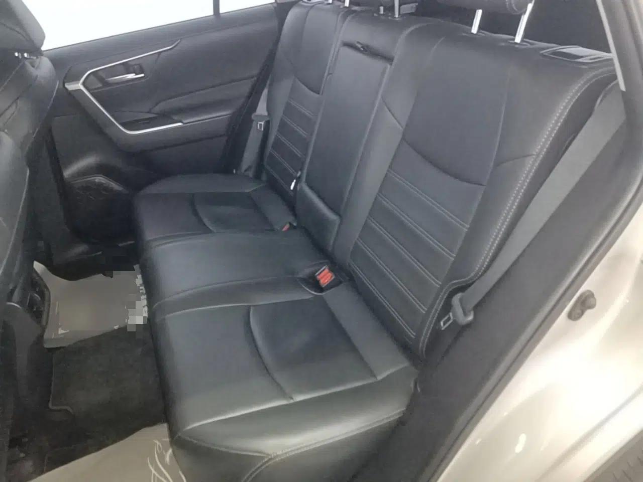 Toyota Wildlander 2020 2.0L CVT Two-Wheel Drive Luxury Edition — миниатюра 25