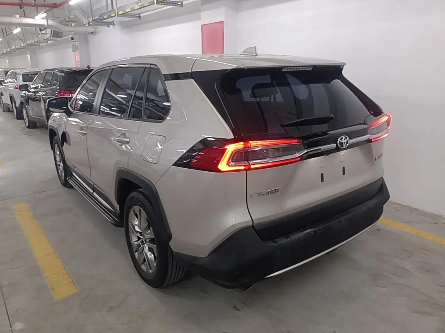 Toyota Wildlander 2020 2.0L CVT Two-Wheel Drive Luxury Edition — миниатюра 4