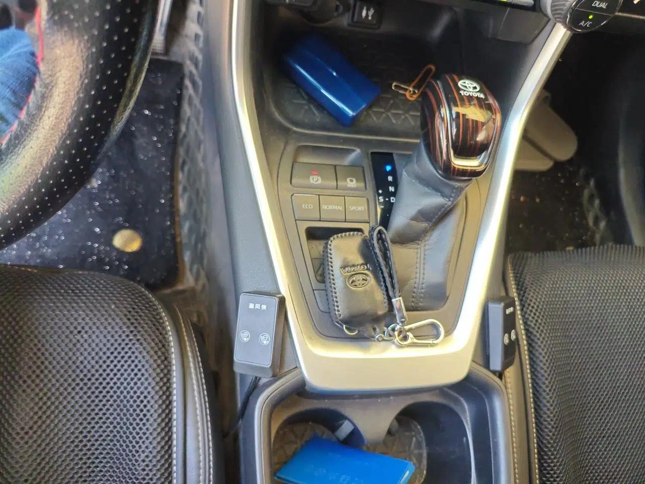 Toyota Wildlander 2021 Dual-Engine 2.5L E-CVT Two-Wheel Drive Luxury Edition — миниатюра 14