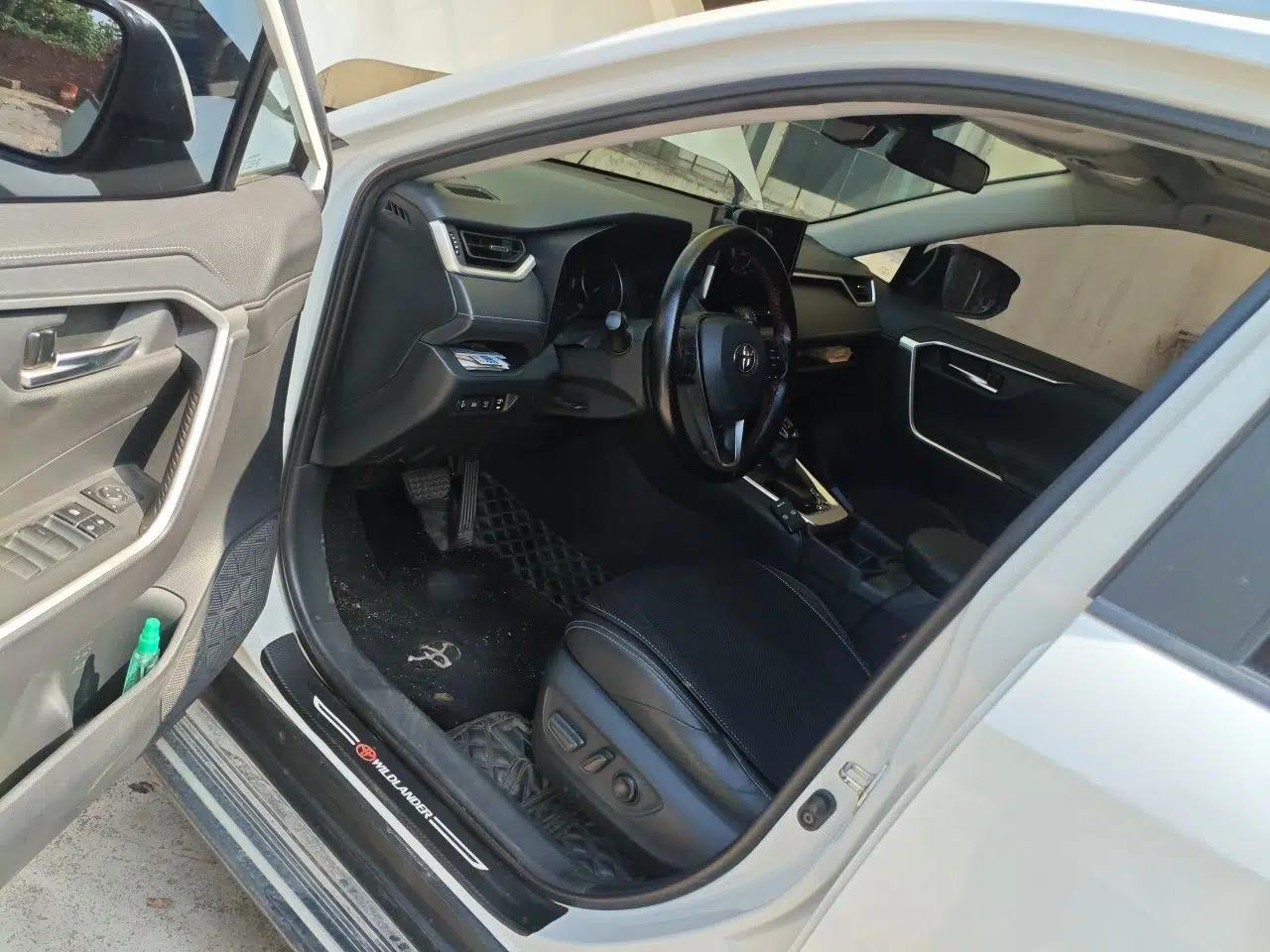 Toyota Wildlander 2021 Dual-Engine 2.5L E-CVT Two-Wheel Drive Luxury Edition — миниатюра 16