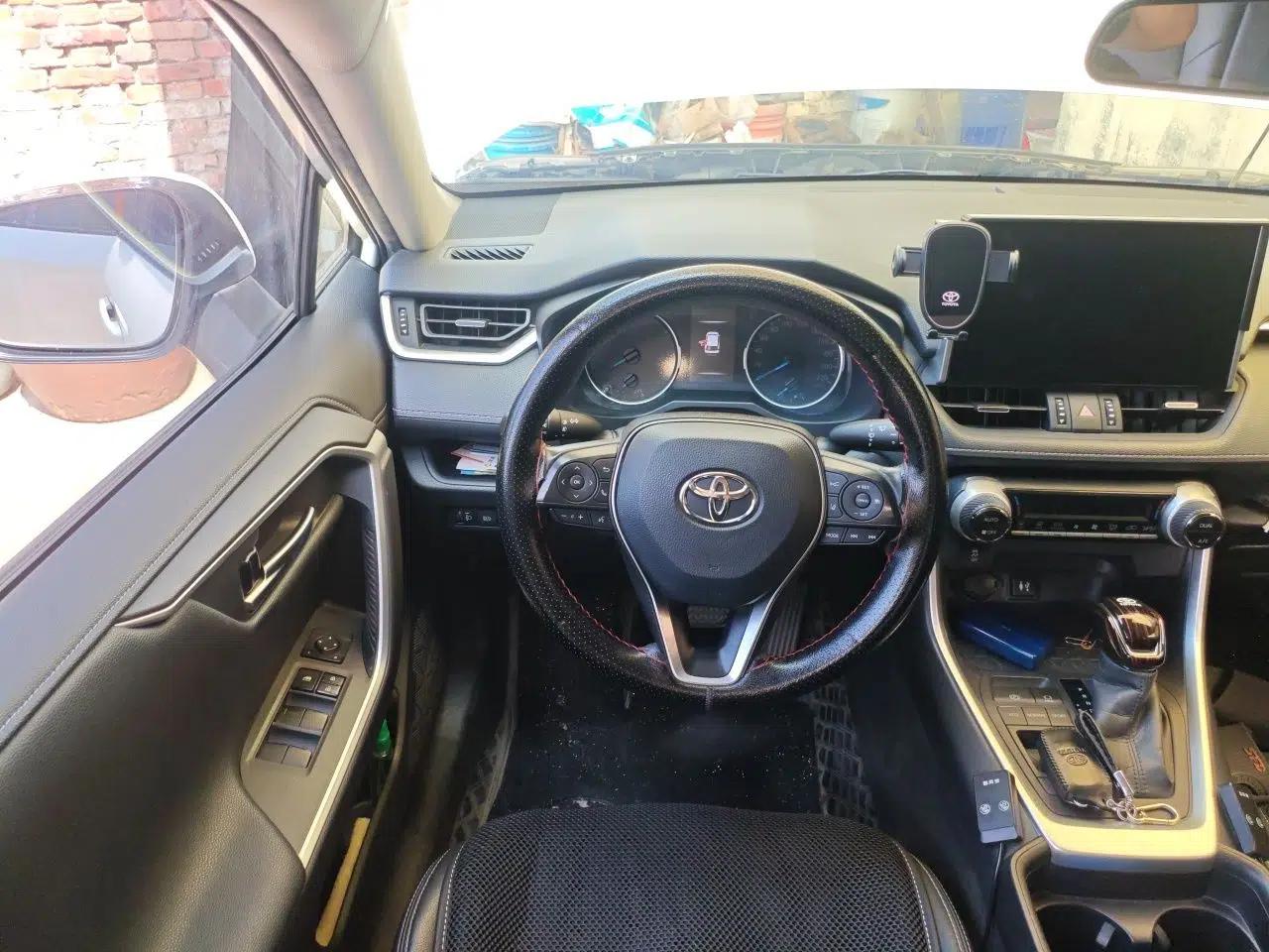 Toyota Wildlander 2021 Dual-Engine 2.5L E-CVT Two-Wheel Drive Luxury Edition — миниатюра 10
