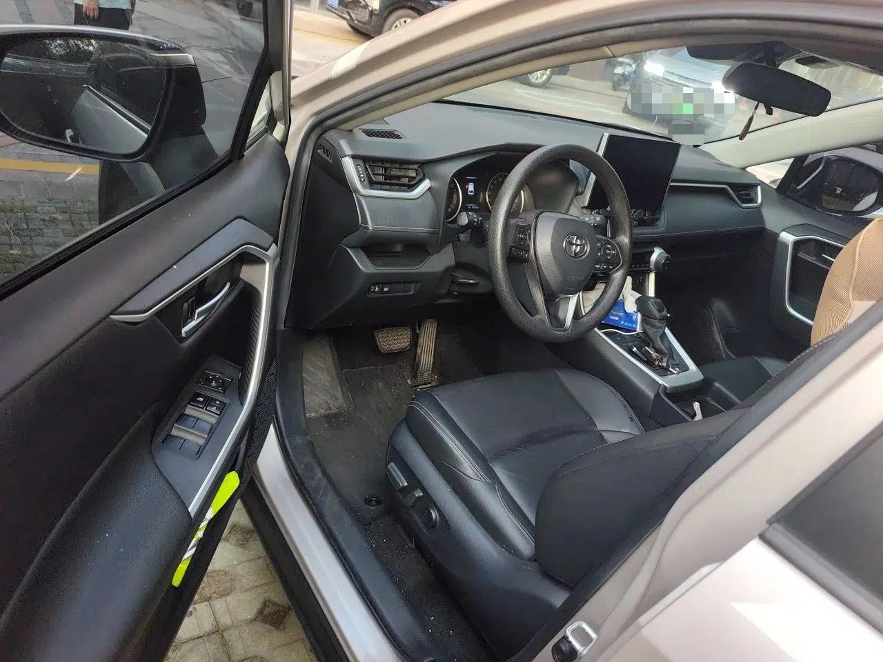 Toyota Wildlander 2020 2.0L CVT Two-Wheel Drive Luxury Edition — миниатюра 16