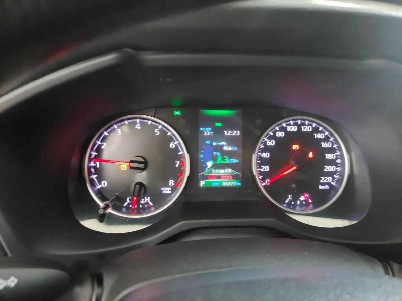 Toyota Wildlander 2020 2.0L CVT 4x4 Luxury Edition — миниатюра 11