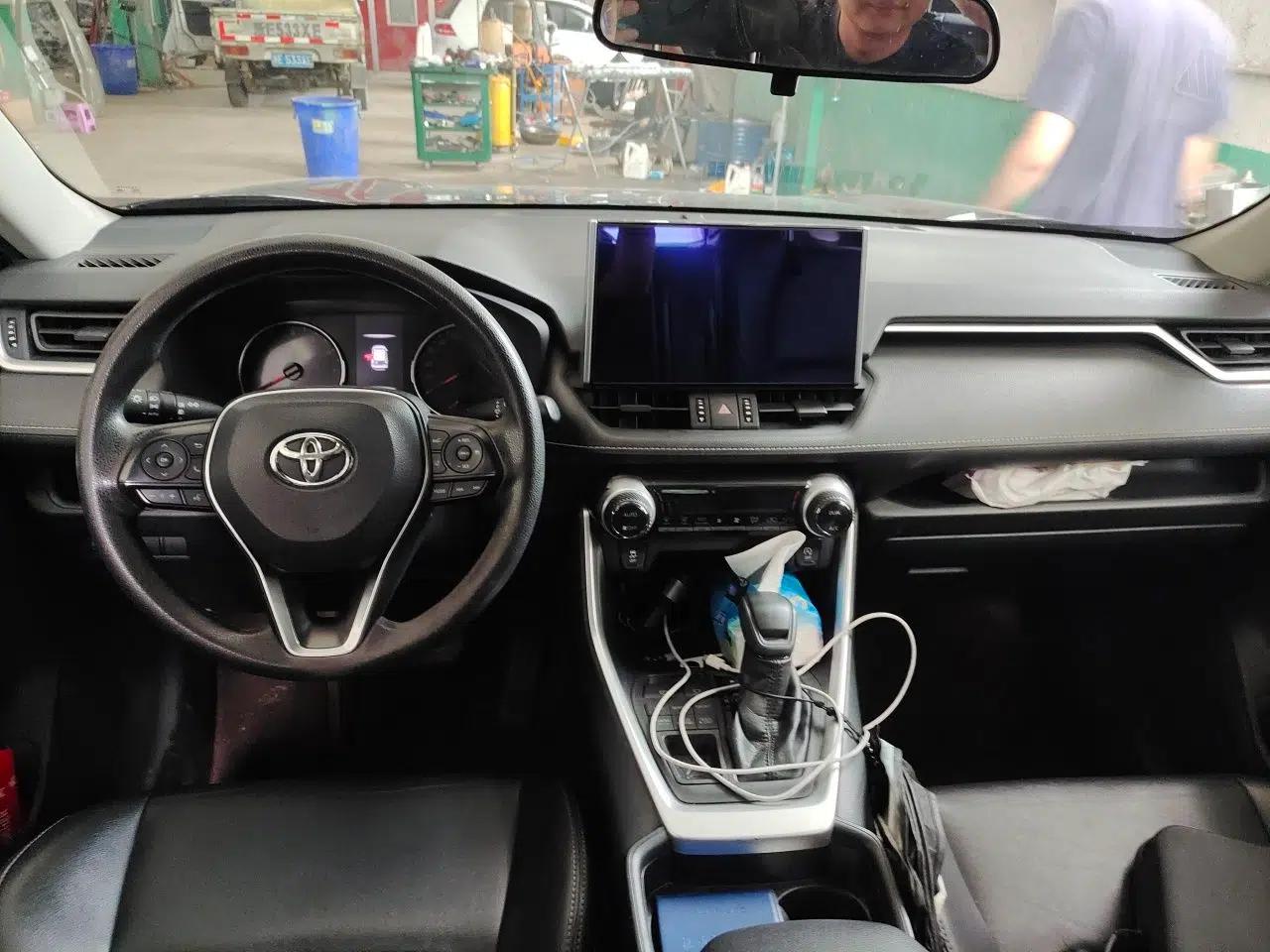 Toyota Wildlander 2020 2.0L CVT 4x4 Luxury Edition — миниатюра 9