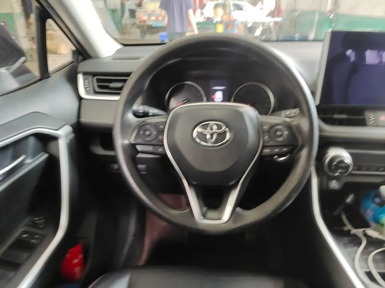 Toyota Wildlander 2020 2.0L CVT 4x4 Luxury Edition — миниатюра 10