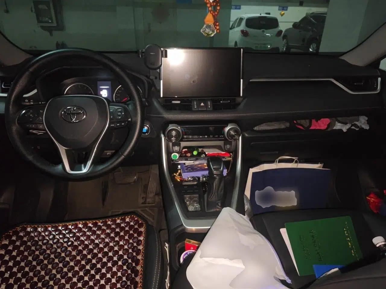 Toyota Wildlander 2022 2.0L CVT Two-Wheel Drive Luxury PLUS Edition — миниатюра 9