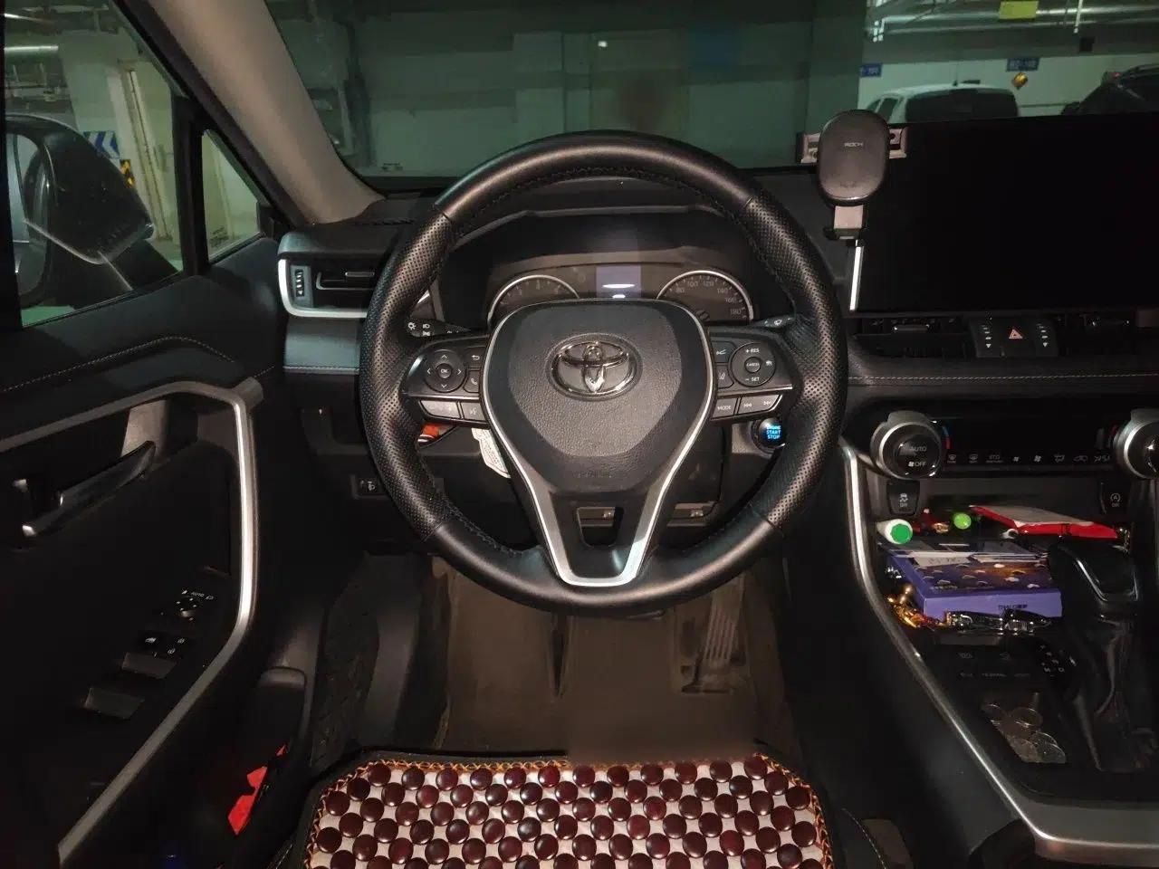Toyota Wildlander 2022 2.0L CVT Two-Wheel Drive Luxury PLUS Edition — миниатюра 10