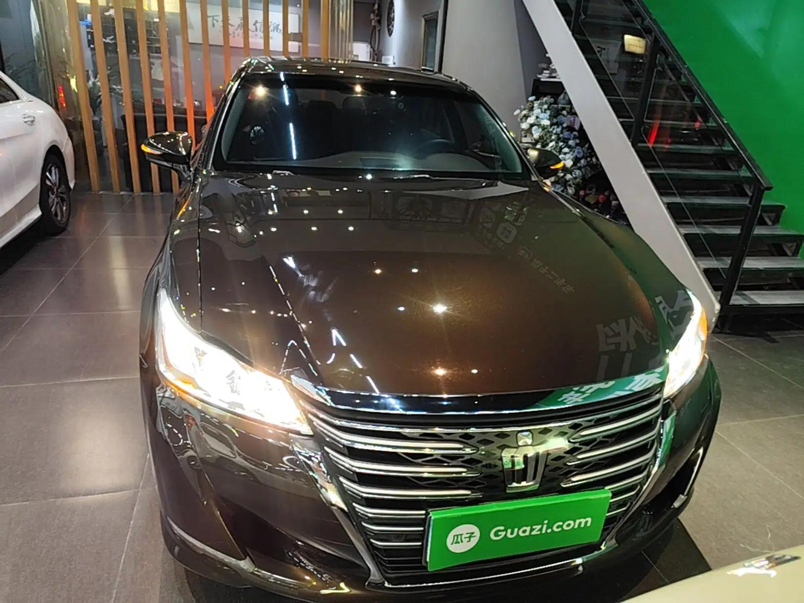 Toyota Crown 2015 2.0T Fashion Edition — миниатюра 2