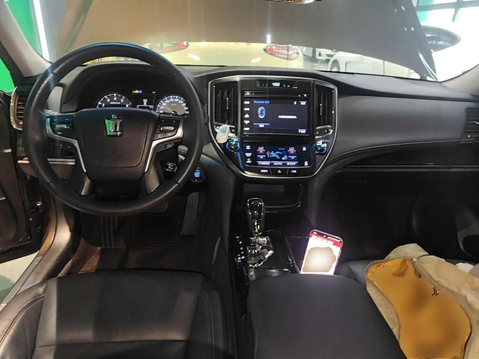 Toyota Crown 2015 2.0T Fashion Edition — миниатюра 19