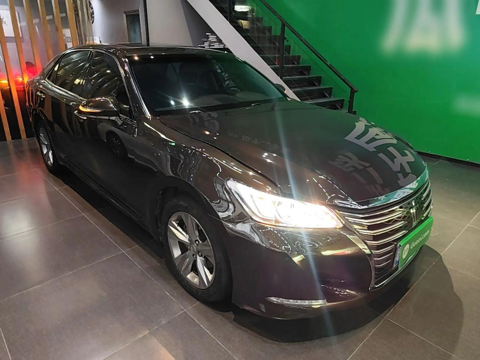 Toyota Crown 2015 2.0T Fashion Edition — миниатюра 3