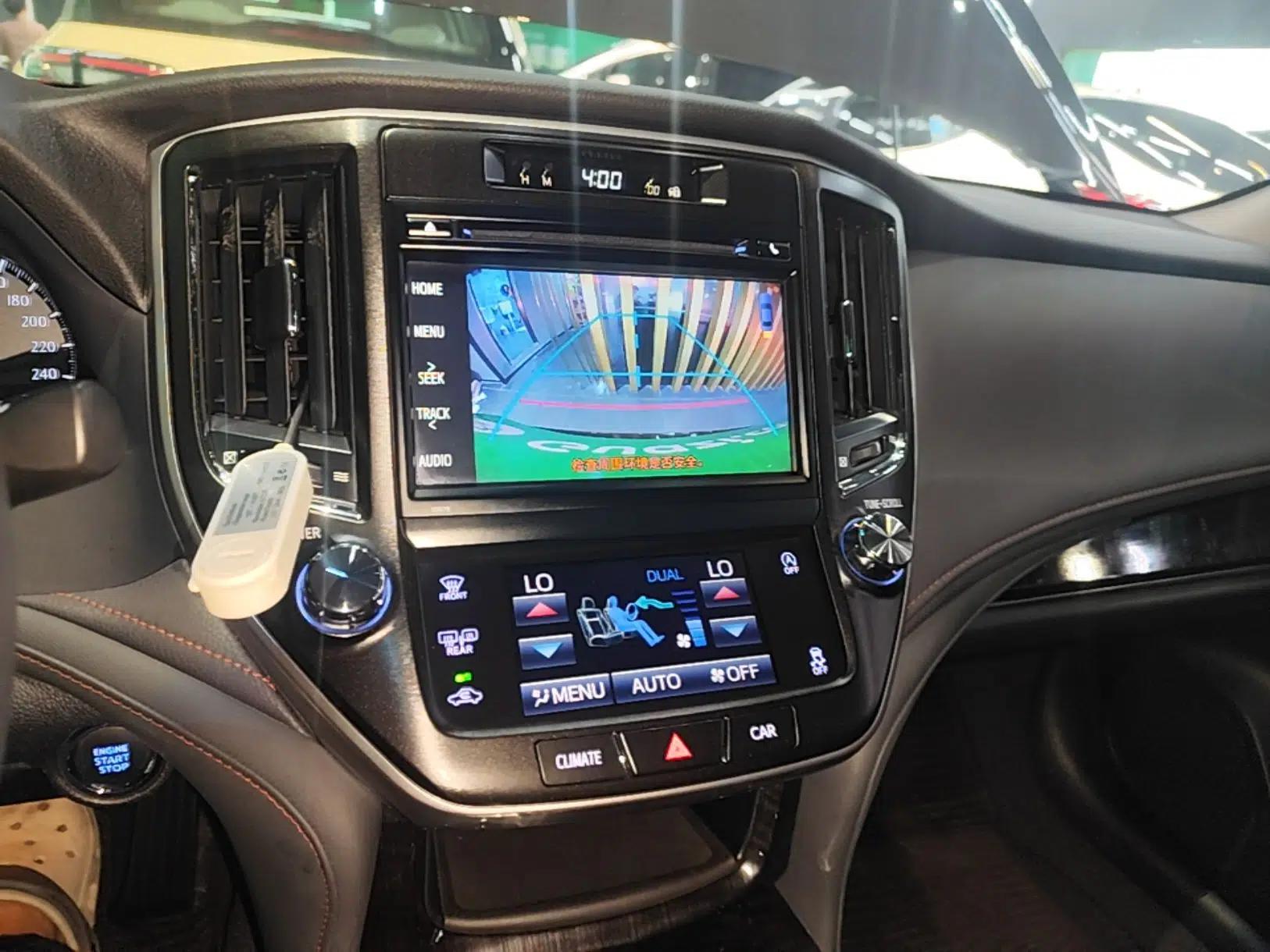 Toyota Crown 2015 2.0T Fashion Edition — миниатюра 23