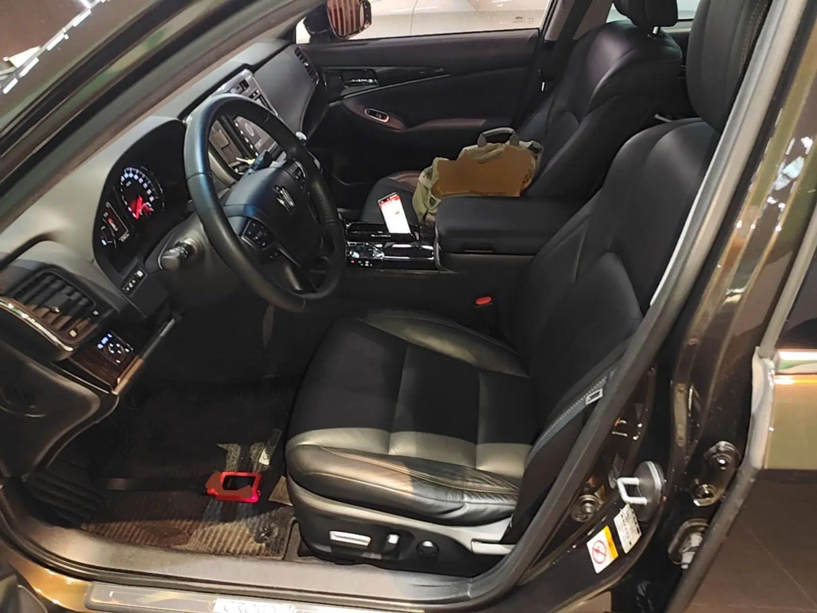 Toyota Crown 2015 2.0T Fashion Edition — миниатюра 25