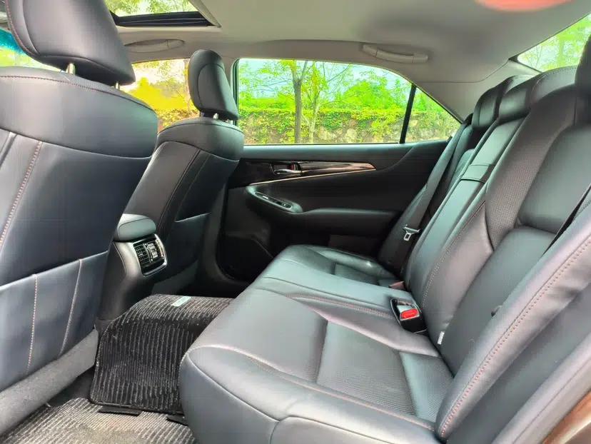 Toyota Crown 2015 2.0T Fashion Edition — миниатюра 33