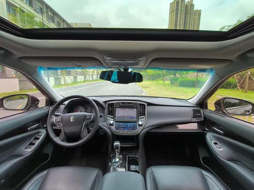Toyota Crown 2015 2.0T Fashion Edition — миниатюра 35