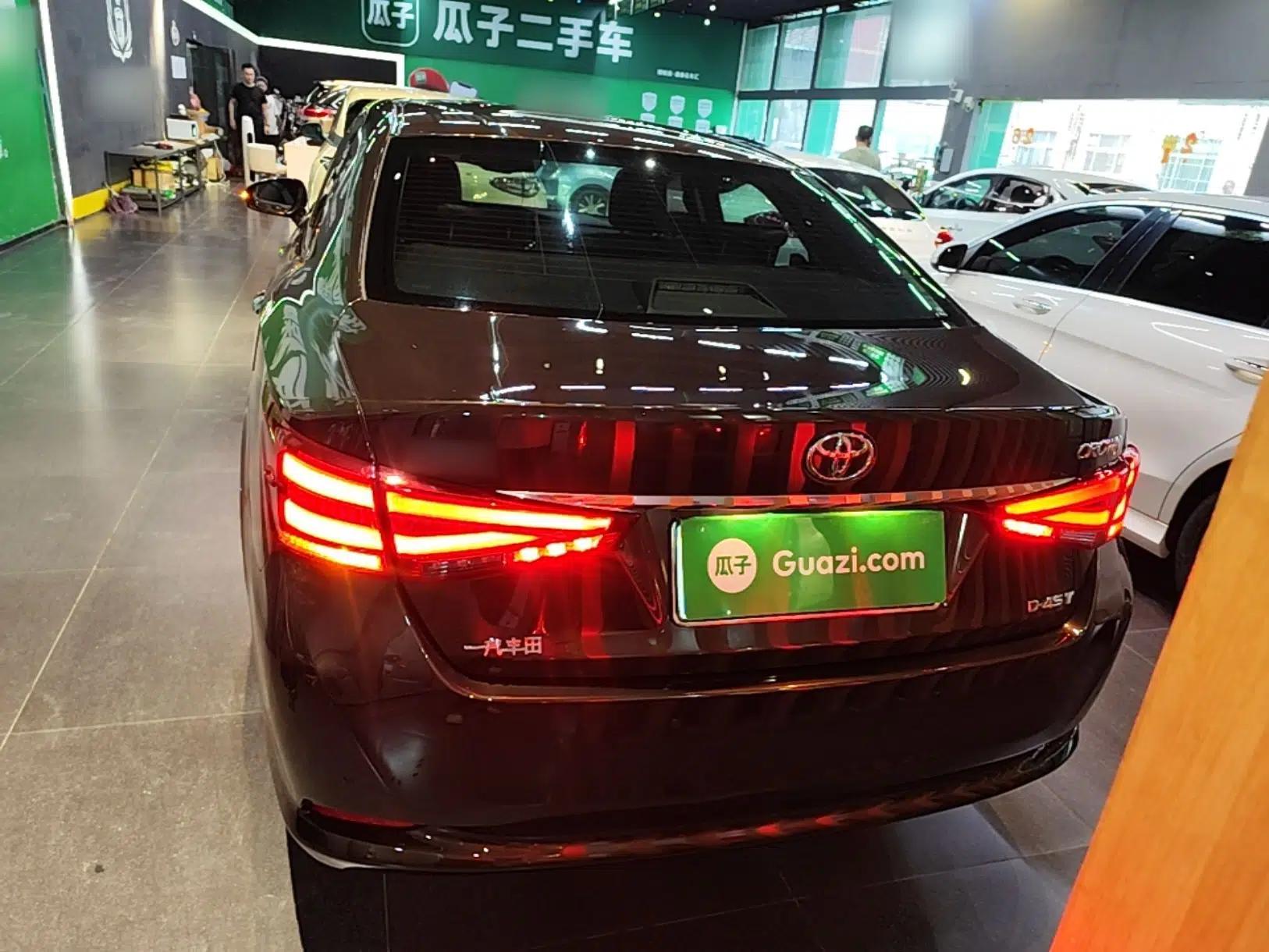 Toyota Crown 2015 2.0T Fashion Edition — миниатюра 5
