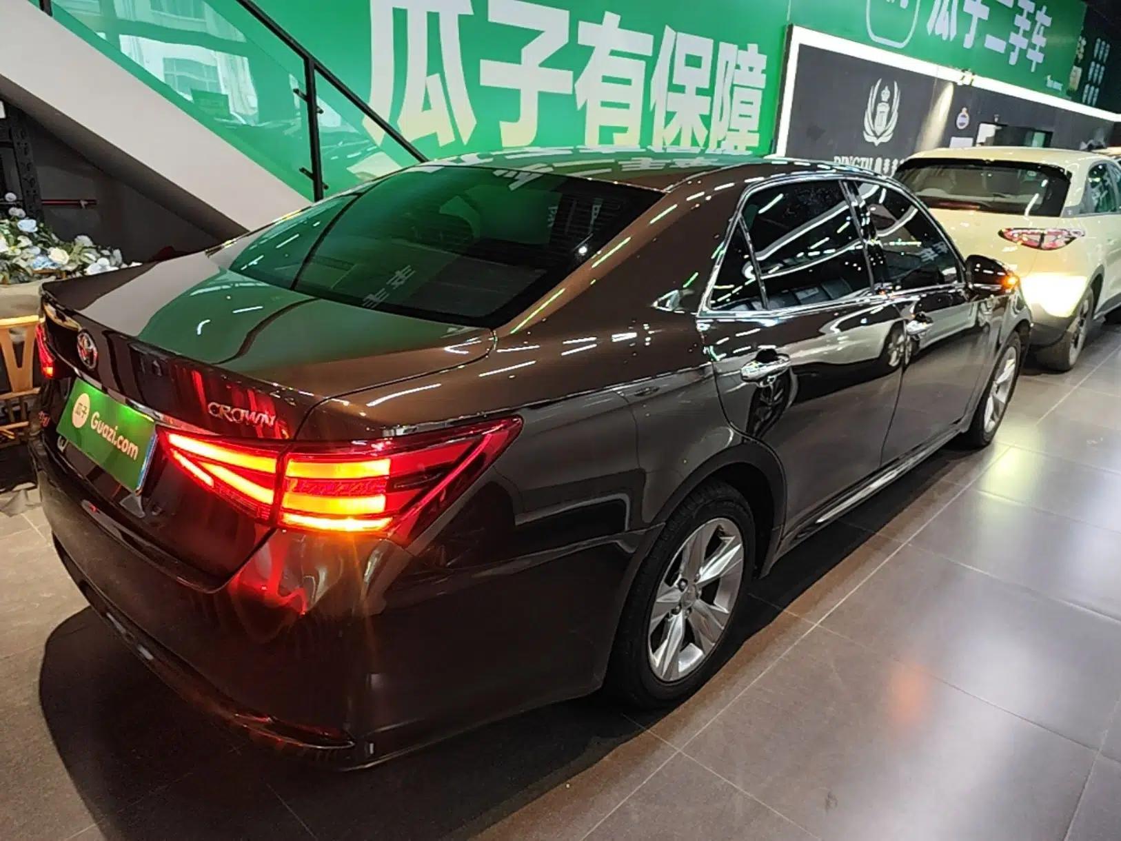 Toyota Crown 2015 2.0T Fashion Edition — миниатюра 6