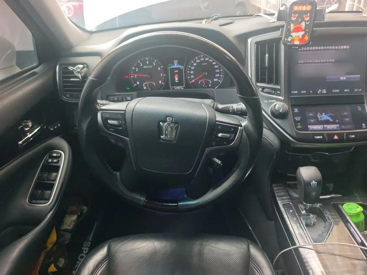 Toyota Crown 2015 2.0T Elite Edition — миниатюра 10