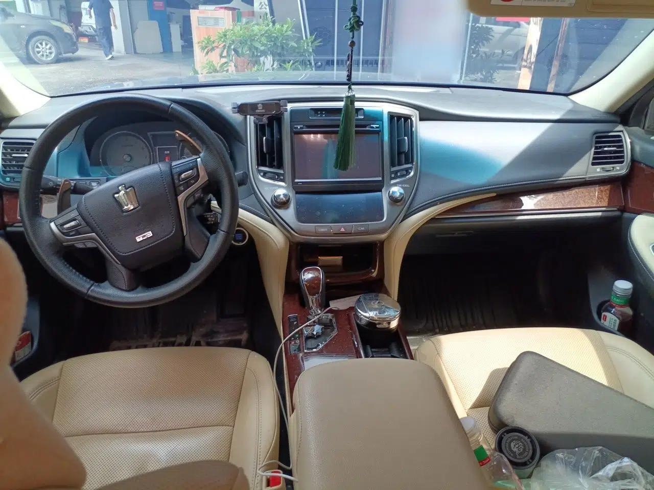 Toyota Crown 2018 2.0T Fashion Edition — миниатюра 9