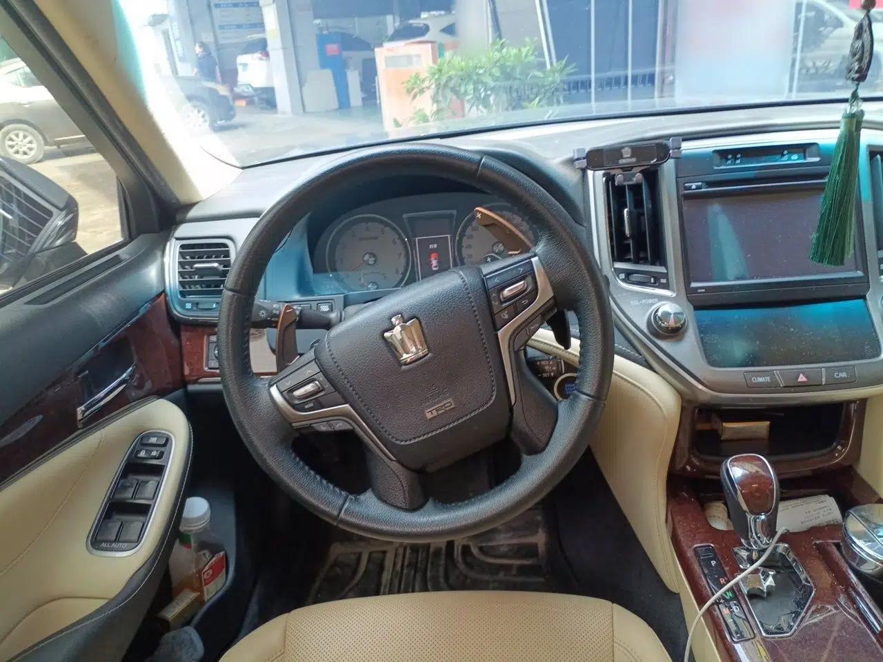 Toyota Crown 2018 2.0T Fashion Edition — миниатюра 10