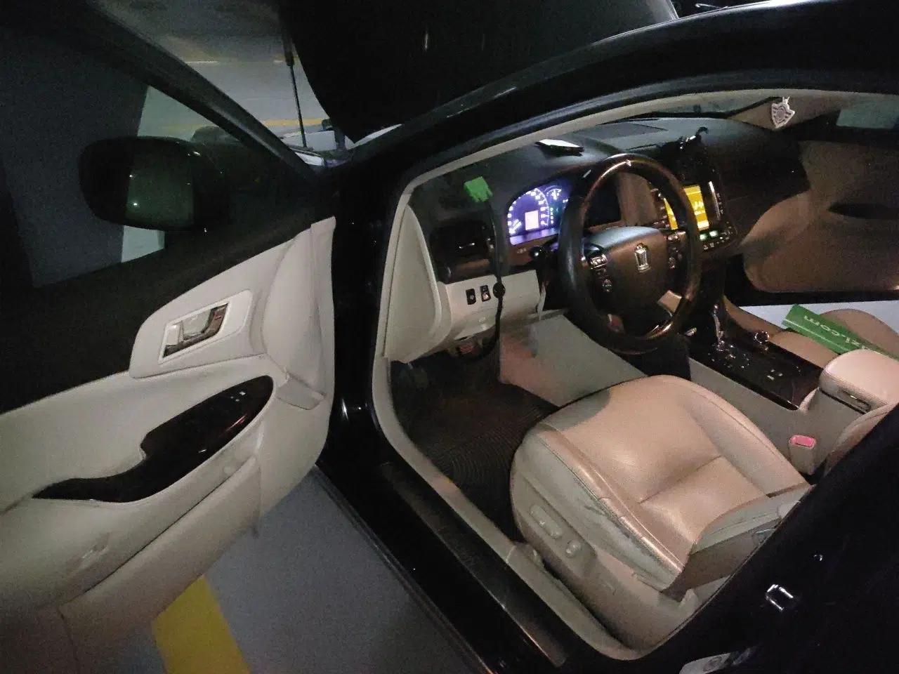 Toyota Crown 2010 2.5L Royal Leather Sunroof Edition — миниатюра 16