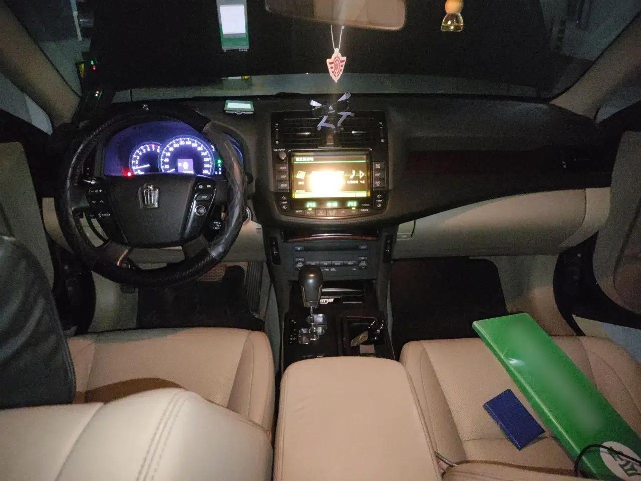 Toyota Crown 2010 2.5L Royal Leather Sunroof Edition — миниатюра 9