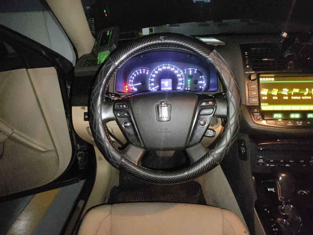 Toyota Crown 2010 2.5L Royal Leather Sunroof Edition — миниатюра 10