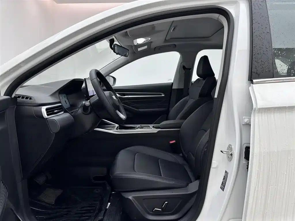 Geely Emgrand 2026 4 Millionth Anniversary Edition 1.5L CVT Flying Model — миниатюра 11