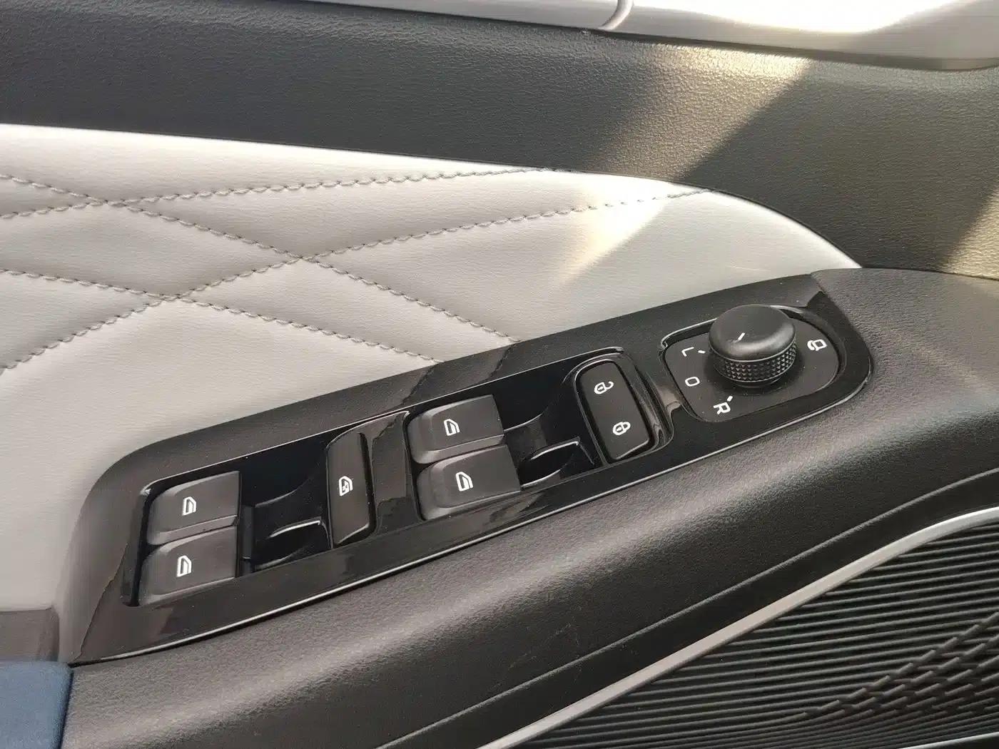 Geely Emgrand 2022 4th Generation 1.5L CVT Flagship Edition — миниатюра 13