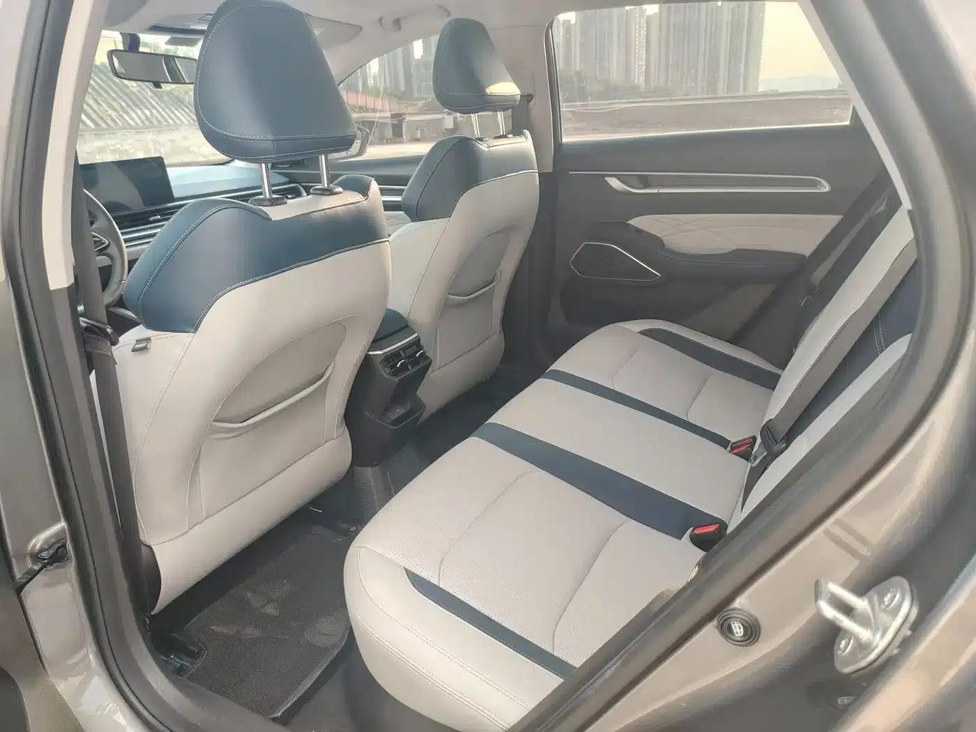 Geely Emgrand 2022 4th Generation 1.5L CVT Flagship Edition — миниатюра 6