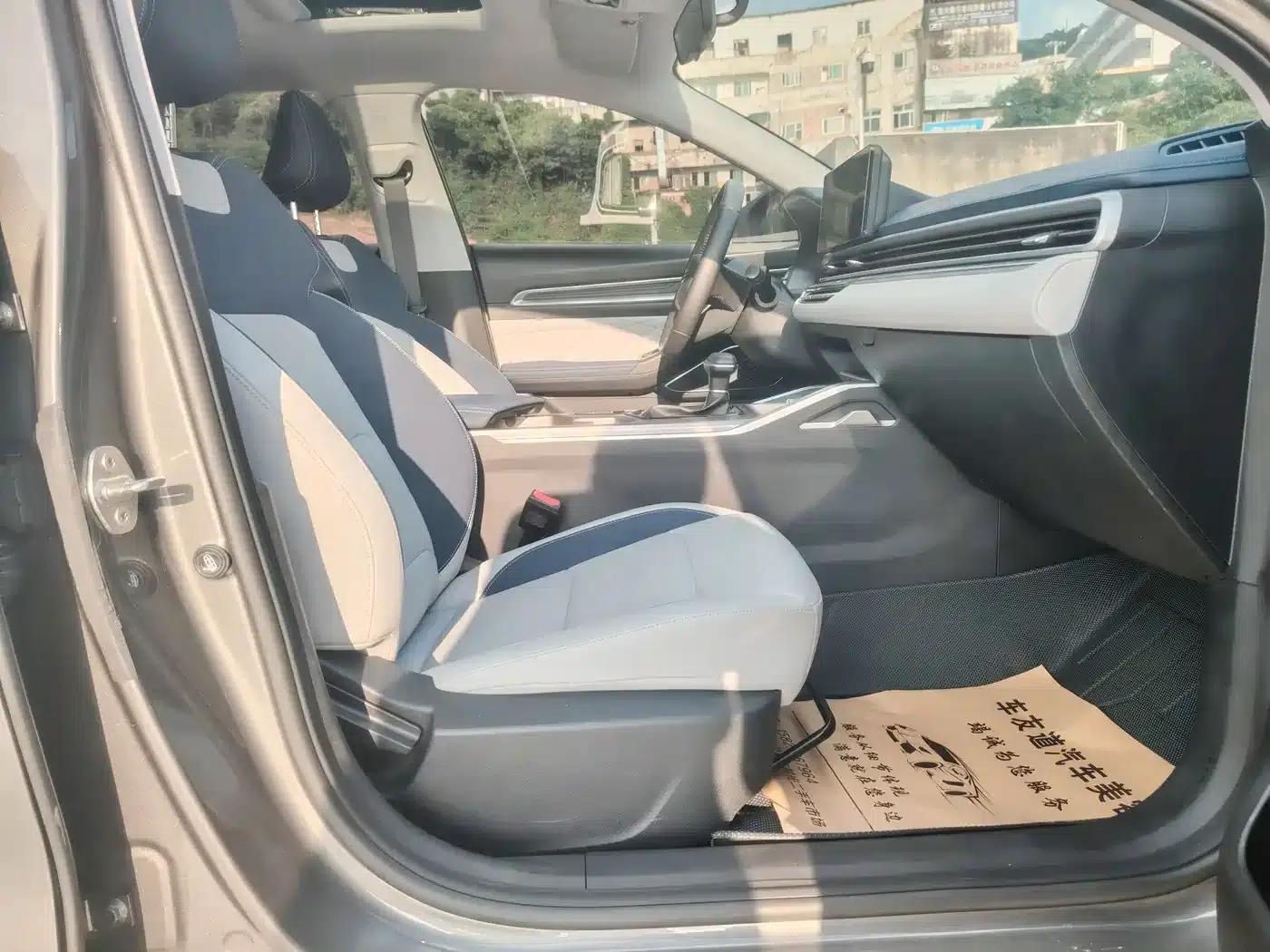 Geely Emgrand 2022 4th Generation 1.5L CVT Flagship Edition — миниатюра 7