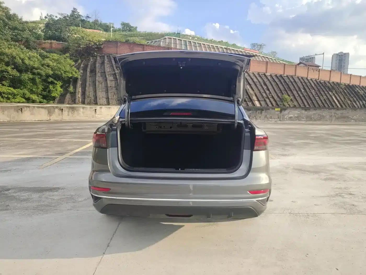 Geely Emgrand 2022 4th Generation 1.5L CVT Flagship Edition — миниатюра 10