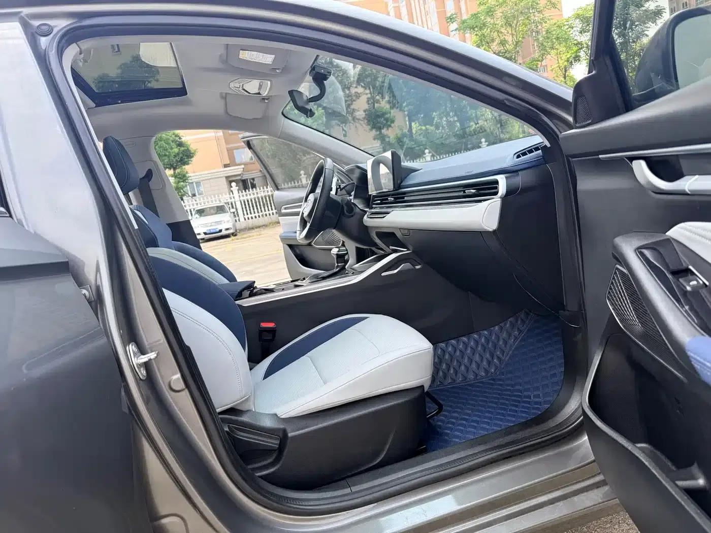 Geely Emgrand 2022 4th Generation 1.5L CVT Flagship Edition — миниатюра 11