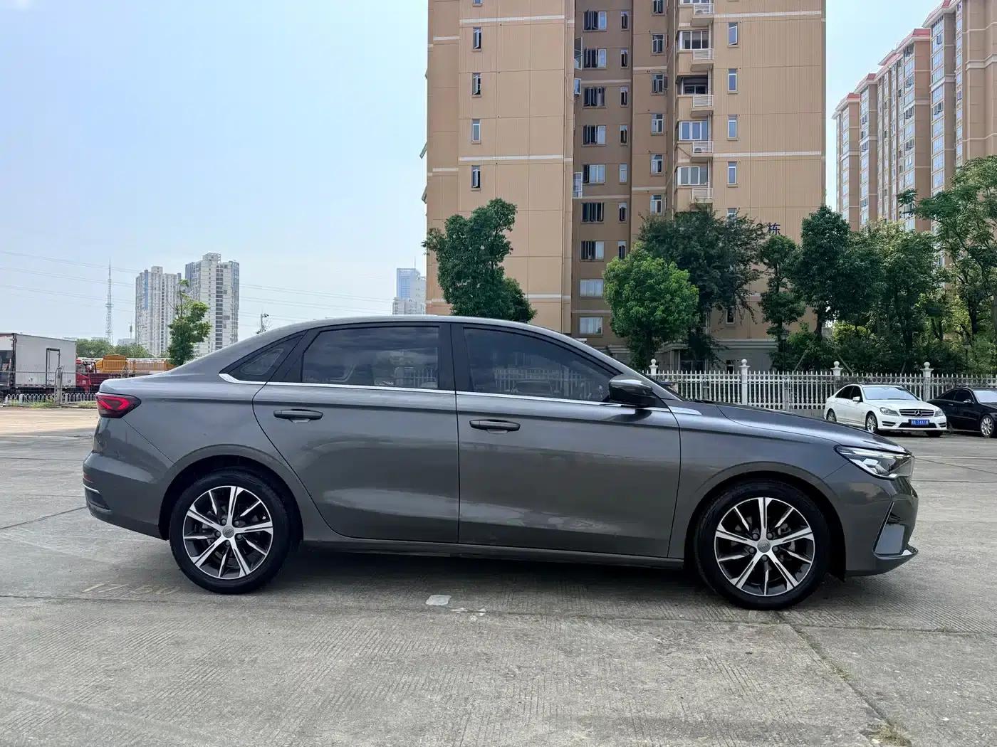 Geely Emgrand 2022 4th Generation 1.5L CVT Flagship Edition — миниатюра 4