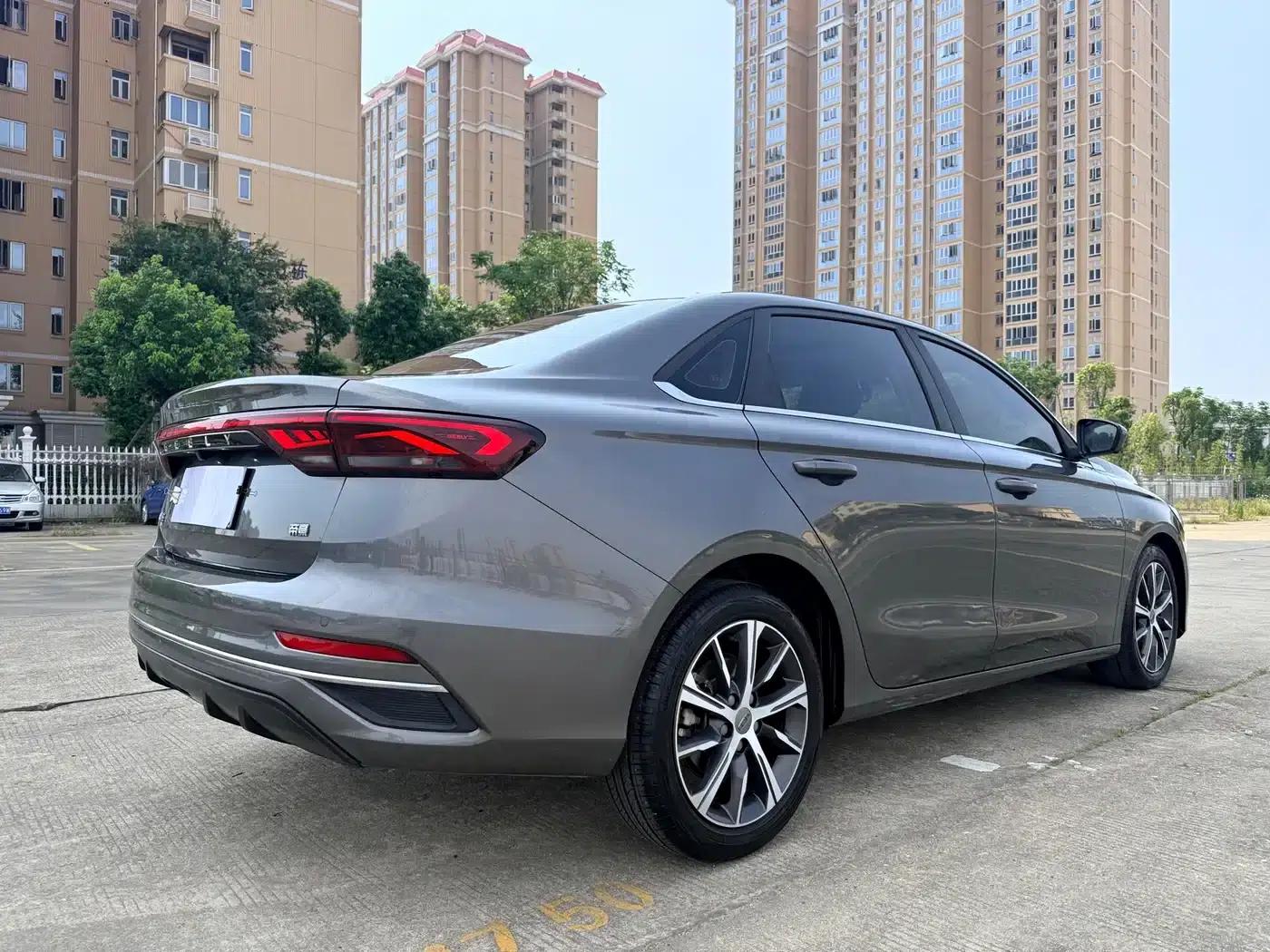 Geely Emgrand 2022 4th Generation 1.5L CVT Flagship Edition — миниатюра 6