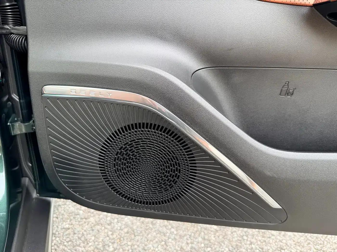 Geely Emgrand 2026 5th Generation 1.5T DCT Flagship Edition — миниатюра 18