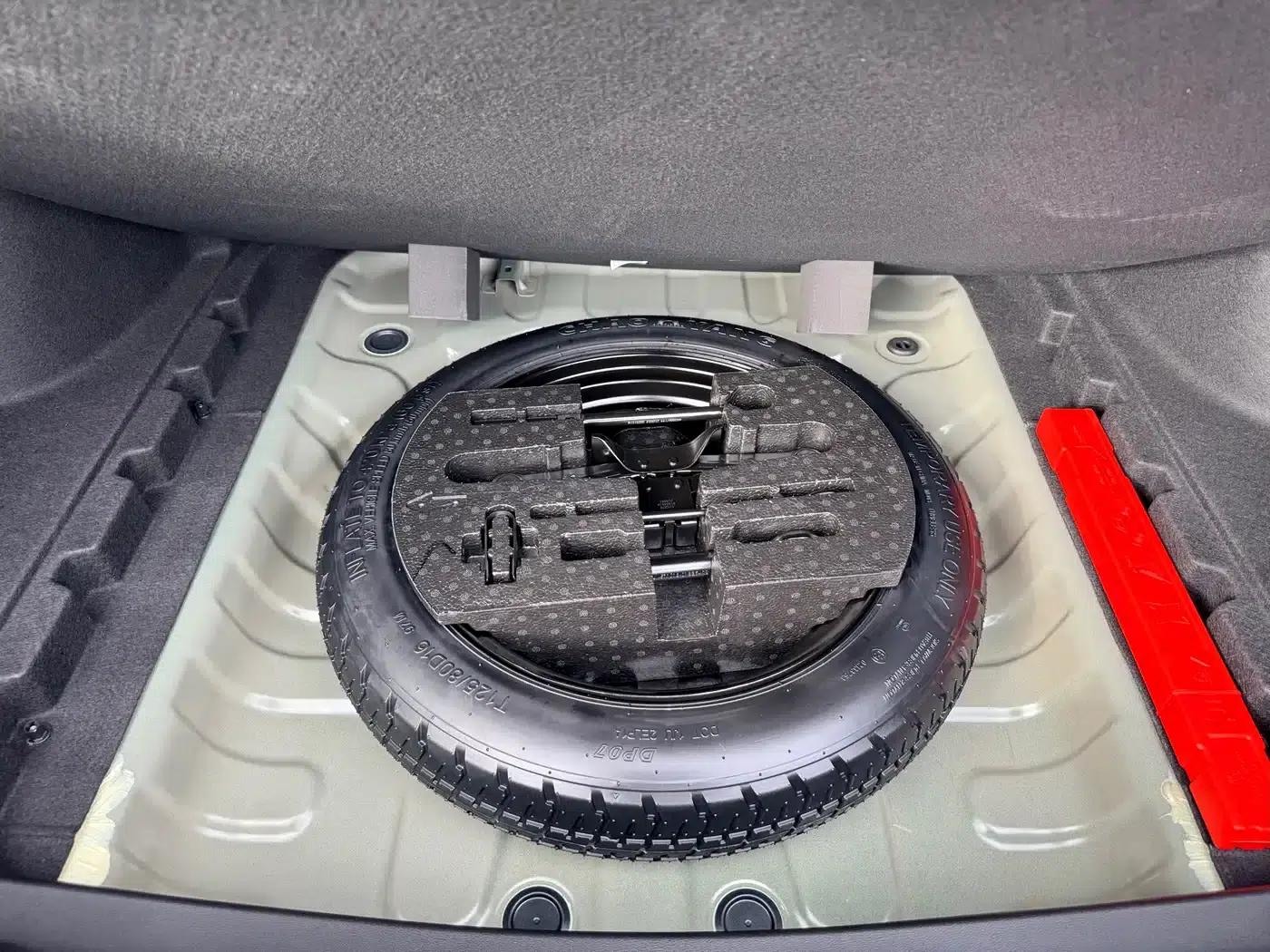 Geely Emgrand 2026 5th Generation 1.5T DCT Flagship Edition — миниатюра 22