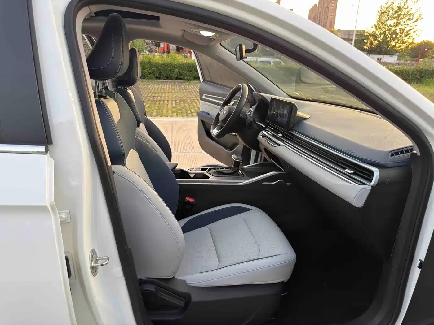 Geely Emgrand 2022 4th Generation 1.5L CVT Flagship Edition — миниатюра 11
