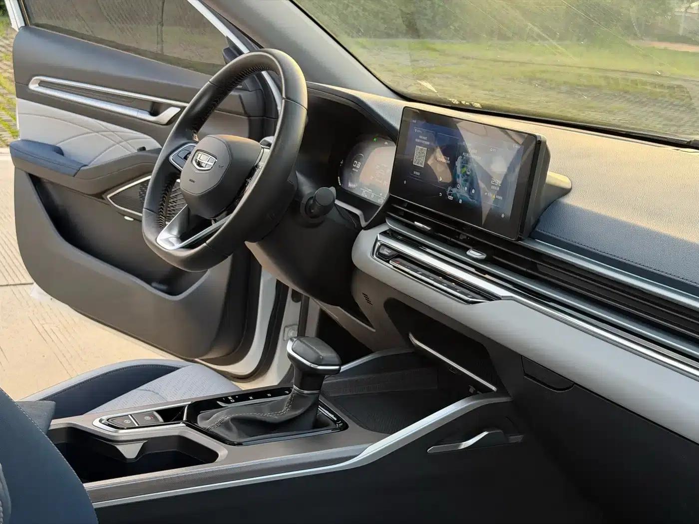 Geely Emgrand 2022 4th Generation 1.5L CVT Flagship Edition — миниатюра 12