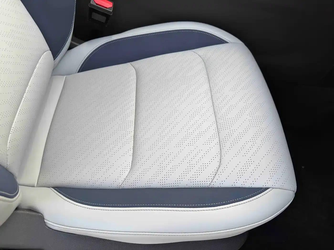 Geely Emgrand 2022 4th Generation 1.5L CVT Flagship Edition — миниатюра 19
