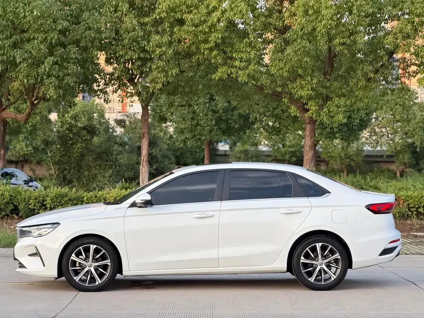 Geely Emgrand 2022 4th Generation 1.5L CVT Flagship Edition — миниатюра 4