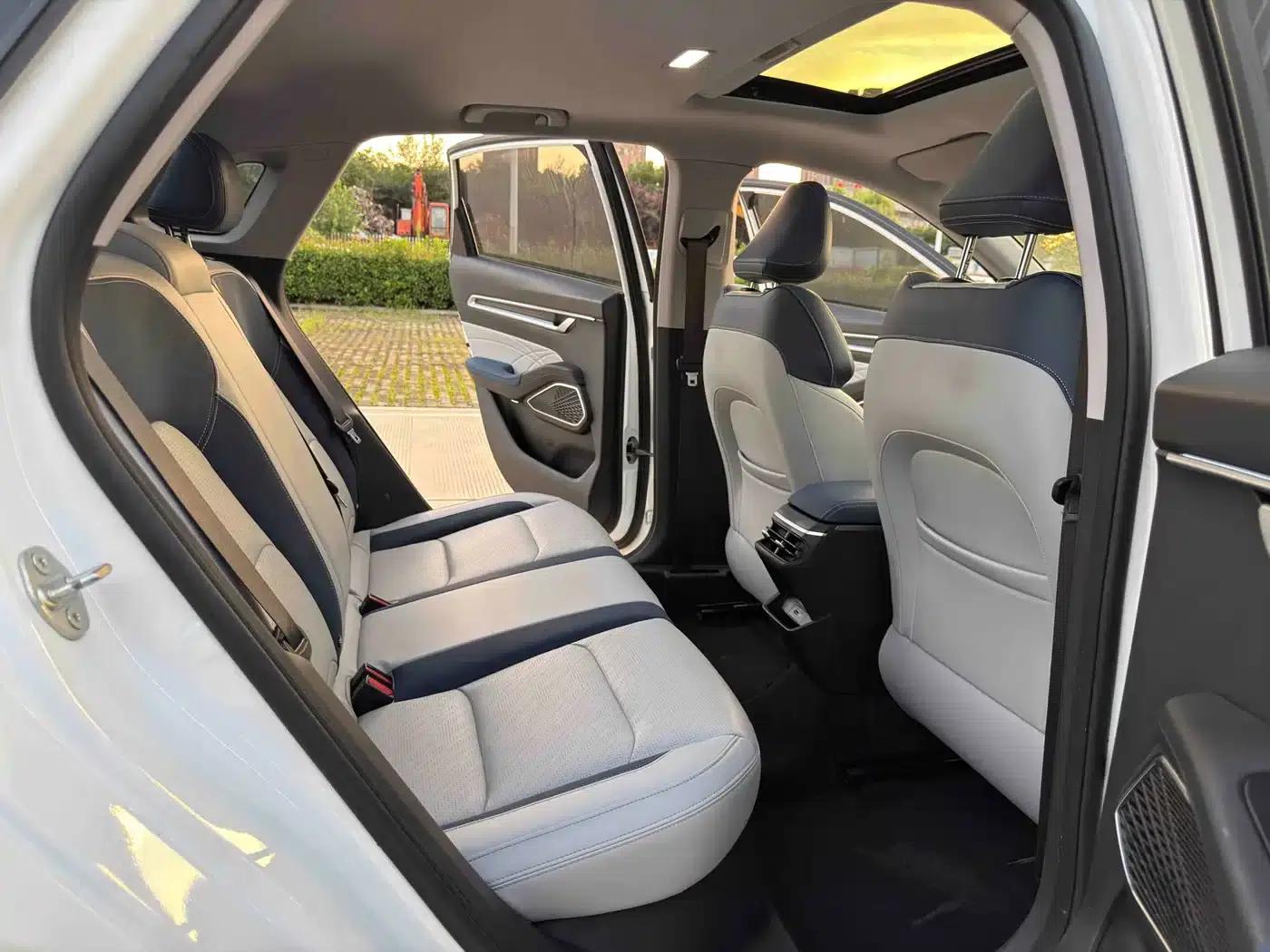 Geely Emgrand 2022 4th Generation 1.5L CVT Flagship Edition — миниатюра 10