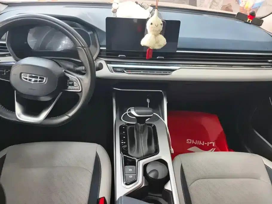 Geely Emgrand 2022 4th Generation 1.5L CVT Flagship Edition — миниатюра 12
